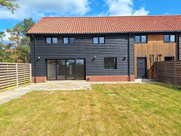 3 Bedroom Barn Conversion To Rent In West Bilney, PE32