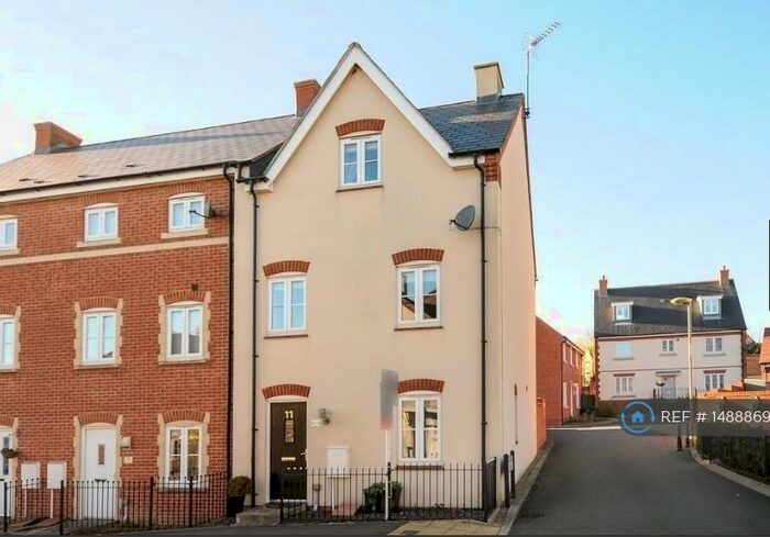 3 Bedroom Semi-Detached House To Rent In Palmer Road, Faringdon, SN7