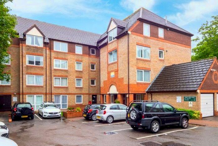 1 Bedroom Flat For Sale In Cedar Road, Sutton, Surrey, SM2