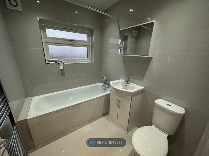 4 Bedroom Terraced House To Rent In Lynhurst Crescent, Uxbridge, UB10