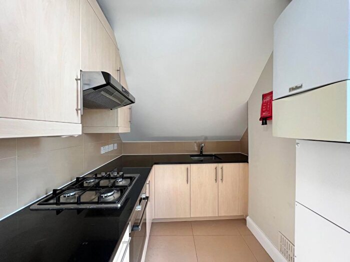 2 Bedroom Flat To Rent In Emanuel Avenue, London, W3