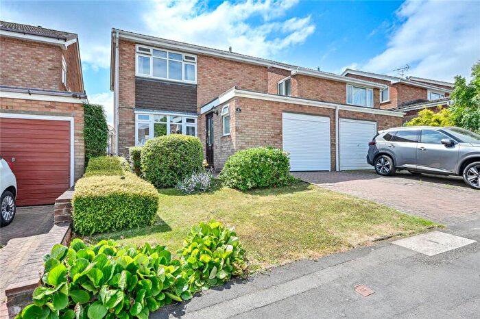 3 Bedroom Link Detached House For Sale In Chaulden Road, Stafford, Staffordshire, ST16