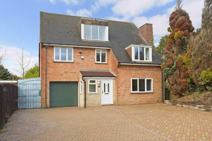 6 Bedroom Detached House To Rent In Brighton Road, Banstead SM7