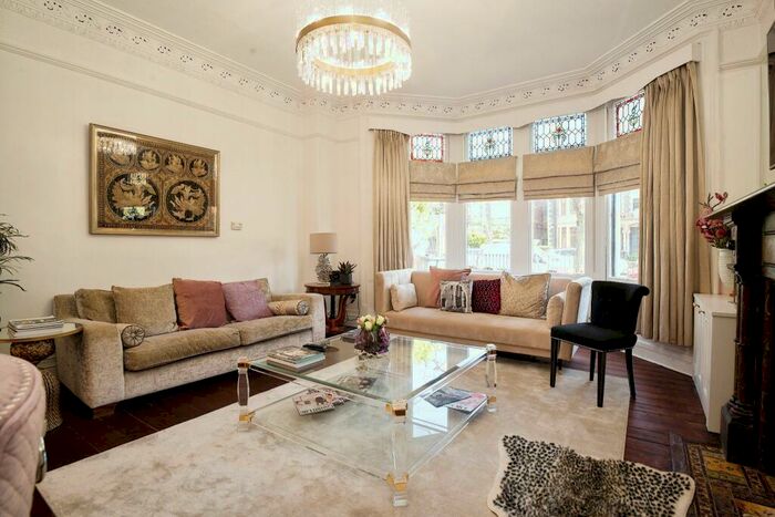 2 Bedroom Apartment To Rent In Catherdral Road, Pontcanna, CF11