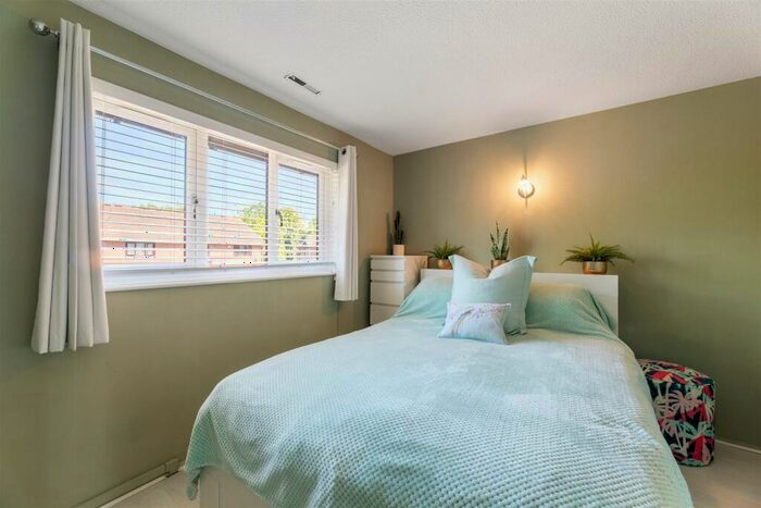 2 Bedroom Terraced House For Sale In Alders Close, Wanstead, E11
