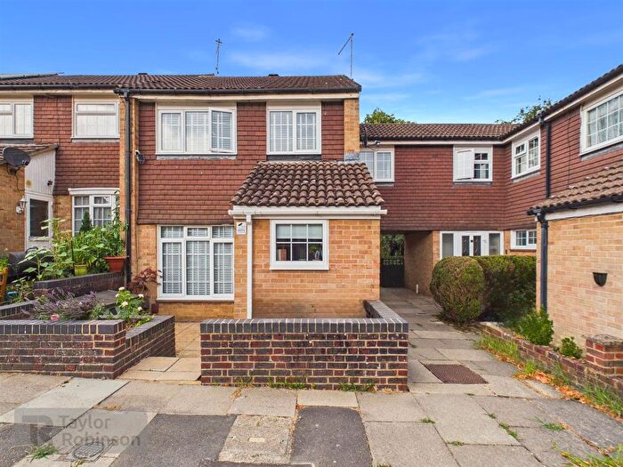 4 Bedroom End Of Terrace House For Sale In Ifield, Crawley, RH11