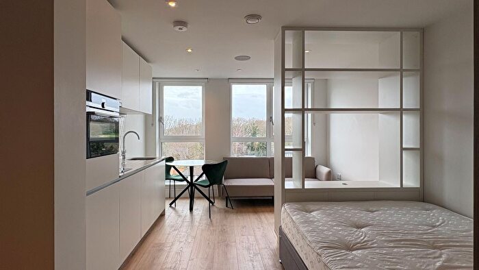 Studio To Rent In Beverley Way, London, SW20