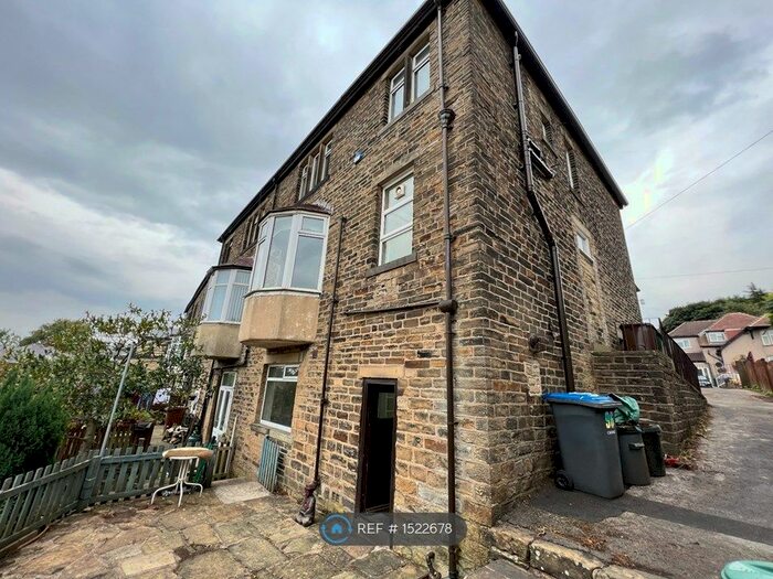 3 Bedroom Semi-Detached House To Rent In Leylands Lane, Bradford, BD9