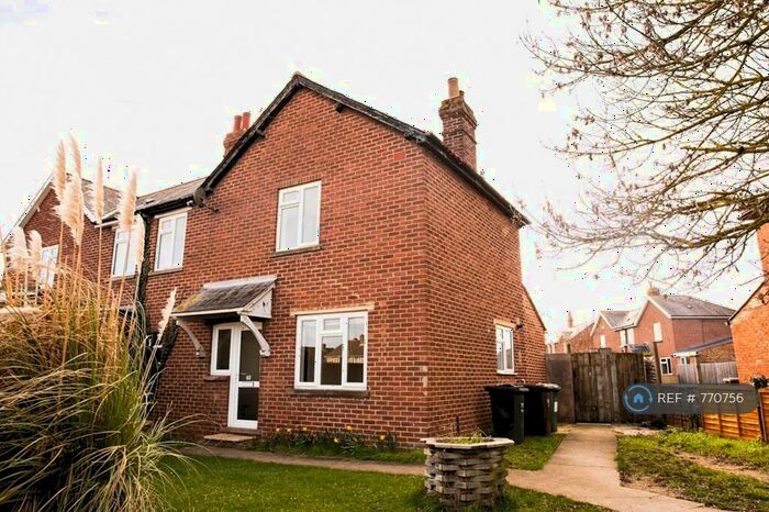 3 Bedroom Semi-Detached House To Rent In Bucknell Road, Bicester, OX26