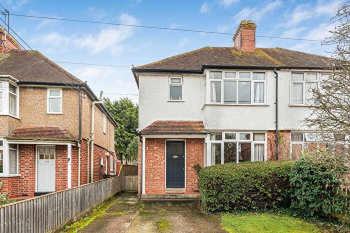 3 Bedroom Semi Detached House For Sale In Windmill Road, Thame, Oxfordshire, OX9