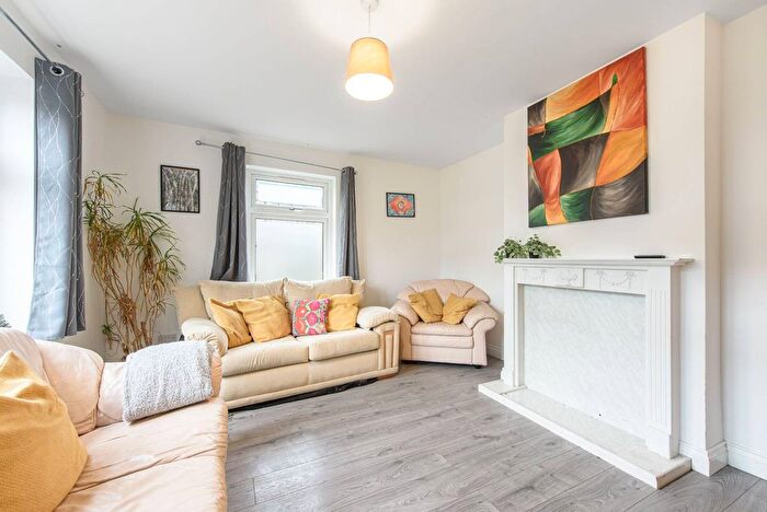 4 Bedroom Detached House To Rent In Rushden Gardens, Mill Hill, London, NW7