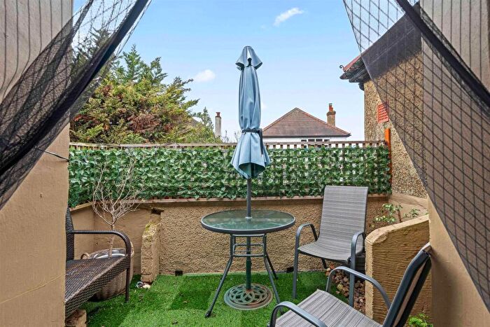 2 Bedroom Apartment For Sale In North Cheam, SM3