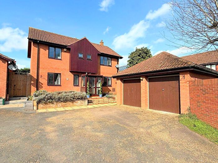4 Bedroom Detached House For Sale In Tadmere, Two Mile Ash, Milton Keynes, MK8