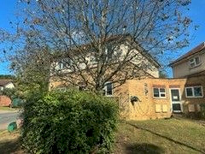 2 Bedroom Flat To Rent In Seaview Avenue, Basildon, SS16