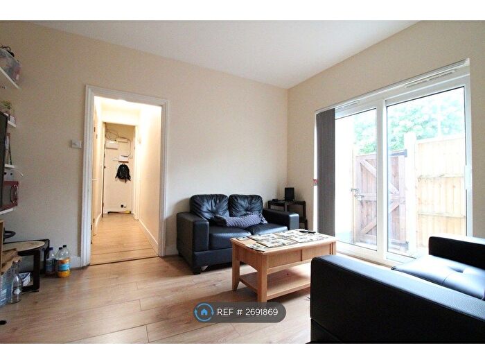 2 Bedroom Flat To Rent In Smallwood Road, London, SW17