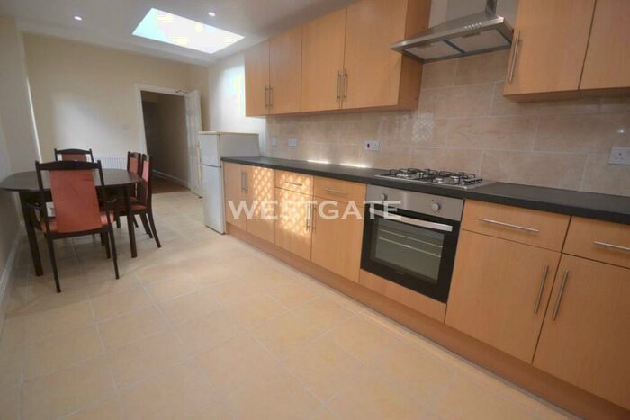 5 Bedroom Terraced House To Rent In Brighton Road, Reading, RG6