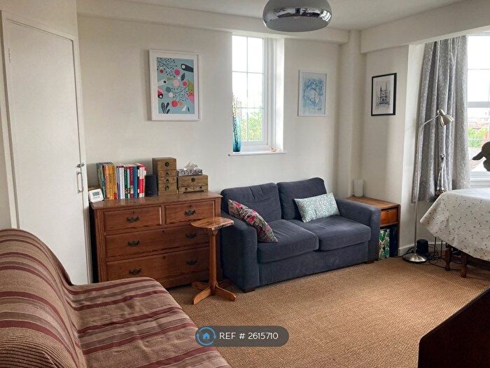 1 Bedroom Flat To Rent In Fleet Court, London, W12