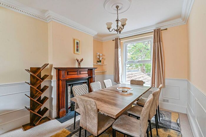 3 Bedroom Maisonette For Sale In Alpha Road, New Cross, London, SE14