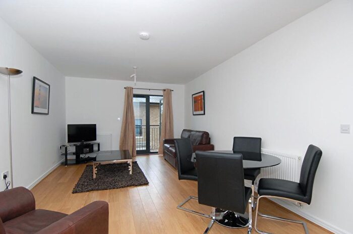 2 Bedroom Flat To Rent In Edith Cavell House, Poplar, E14