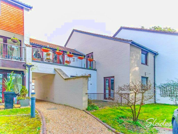 1 Bedroom Flat To Rent In Shelley Hamlets, Lymington Road, Highcliffe, BH23