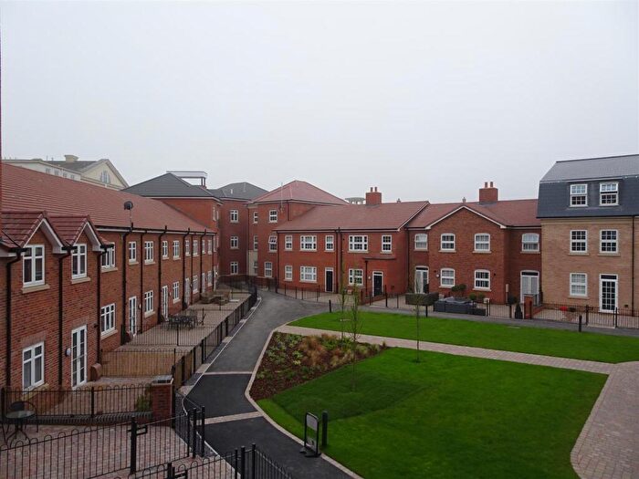 2 Bedroom Flat To Rent In Abbotsbury Court Rumbush Lane Dickens Heath, B90