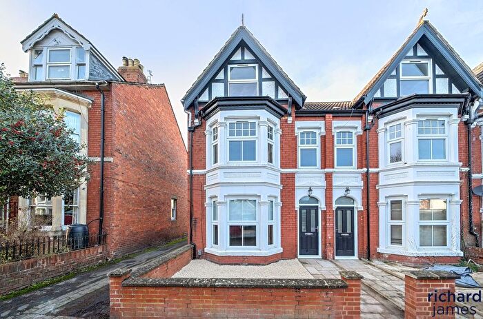 4 Bedroom End Of Terrace House For Sale In Goddard Avenue, Old Town, Swindon, SN1