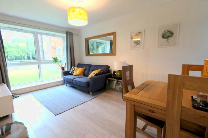 1 Bedroom Flat To Rent In Meadow Court, Chorlton, M21