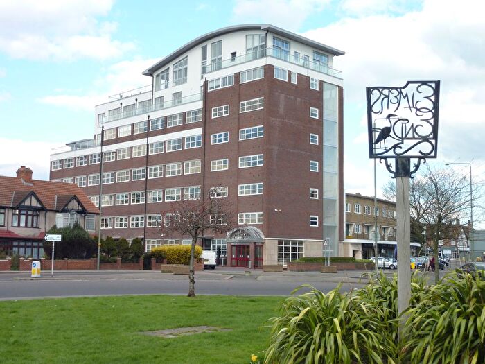 2 Bedroom Flat To Rent In Croydon Road, Beckenham, Kent, BR3