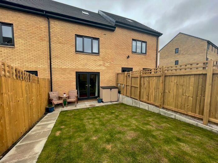 3 Bedroom Terraced House To Rent In Acre Lane, Brighouse, HD6