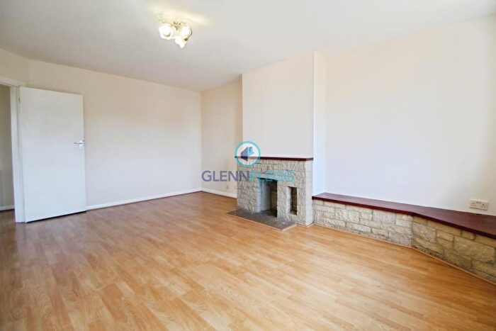 2 Bedroom Flat To Rent In Upton Close, Slough, SL1
