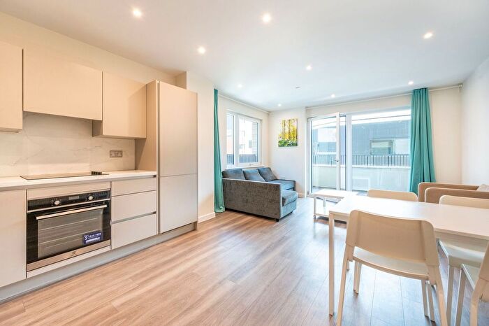 3 Bedroom Flat For Sale In Wren House, Walthamstow, E17