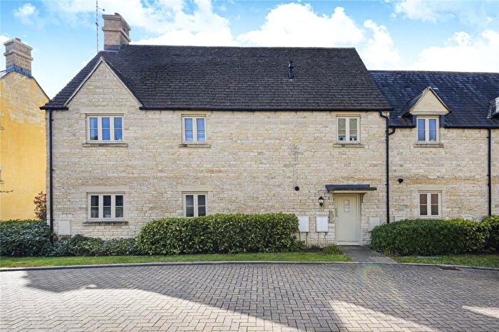 2 Bedroom Apartment To Rent In Cross Close, Cirencester, GL7