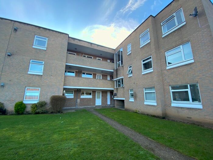 2 Bedroom Flat To Rent In Chapel End, Hoddesdon EN11