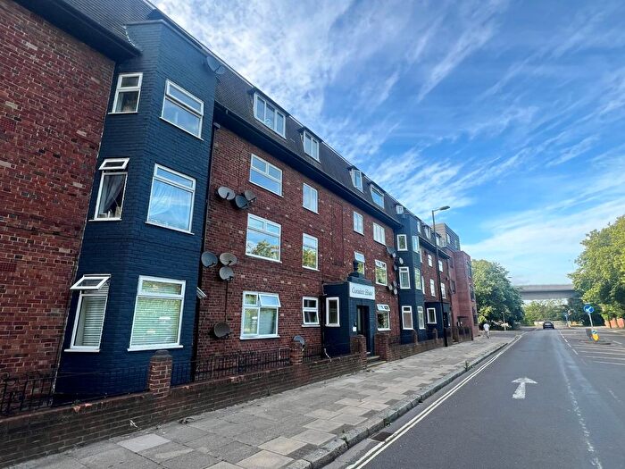 2 Bedroom Flat To Rent In Canute Road, Southampton, Hampshire, SO14