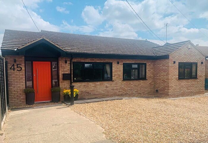 4 Bedroom Detached Bungalow For Sale In High Street, Tadlow, SG8