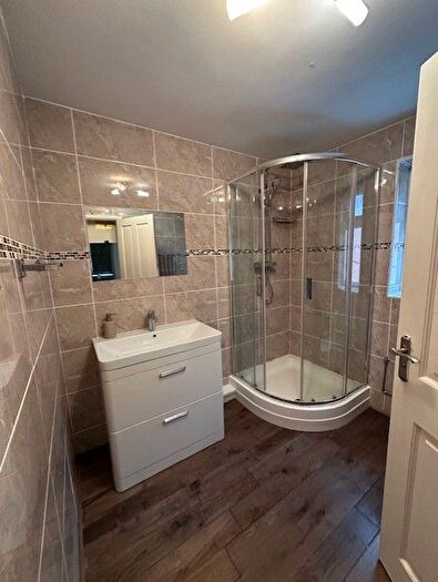 5 Bedroom Semi-Detached House To Rent In Dickenson Road, Manchester, M14