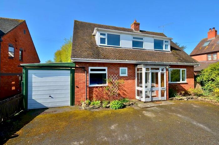3 Bedroom Detached House For Sale In Pitchers Hill, Wickhamford, Evesham, WR11