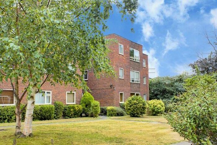 2 Bedroom Flat To Rent In Lincoln Road, Enfield, EN1