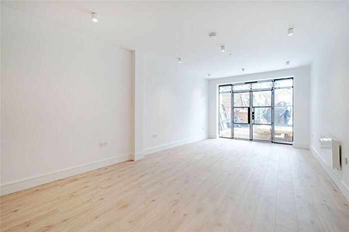 1 Bedroom Flat To Rent In Mitcham Lane, Streatham, SW16