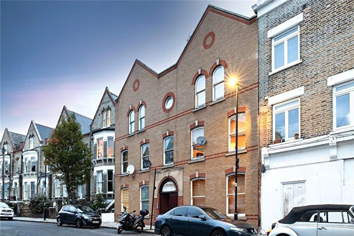 2 Bedroom Flat To Rent In St Saviour's Road, Brixton, London, SW2
