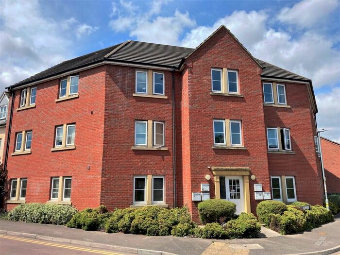 2 Bedroom Flat To Rent In Middlefield Road, Chippenham, SN14