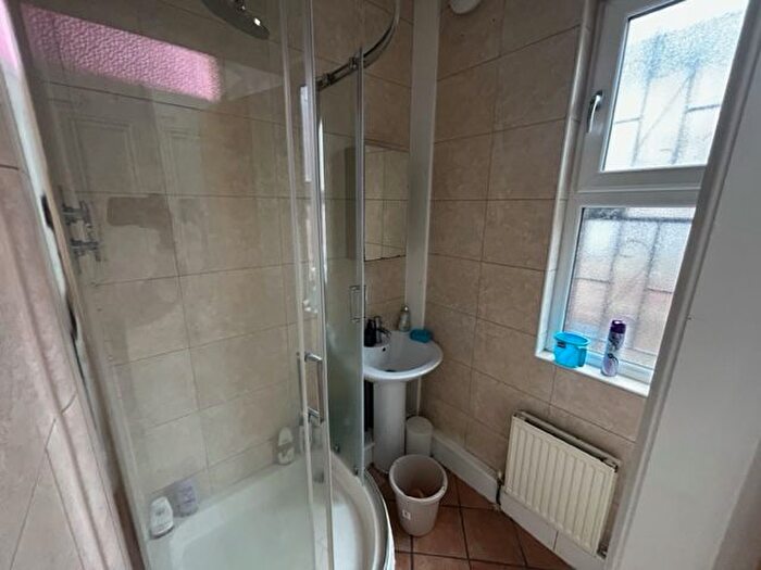 6 Bedroom Terraced House To Rent In Queens Road, Hyde Park, Leeds, LS6