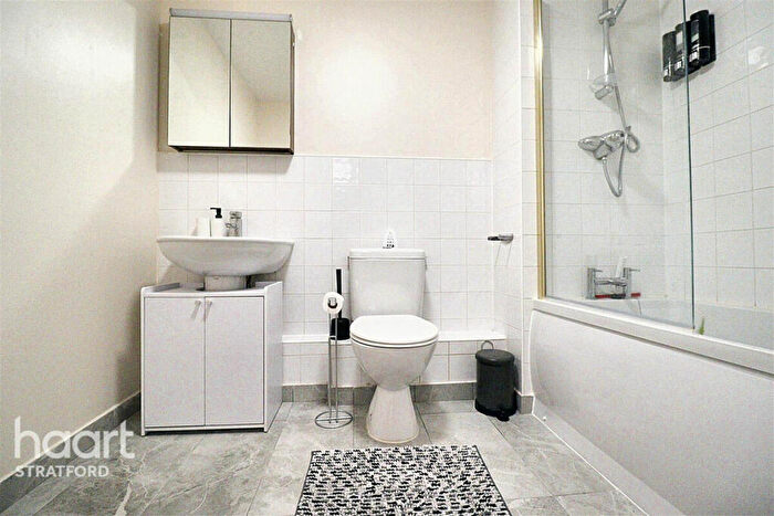 2 Bedroom Flat To Rent In Cundy Road, London, E16