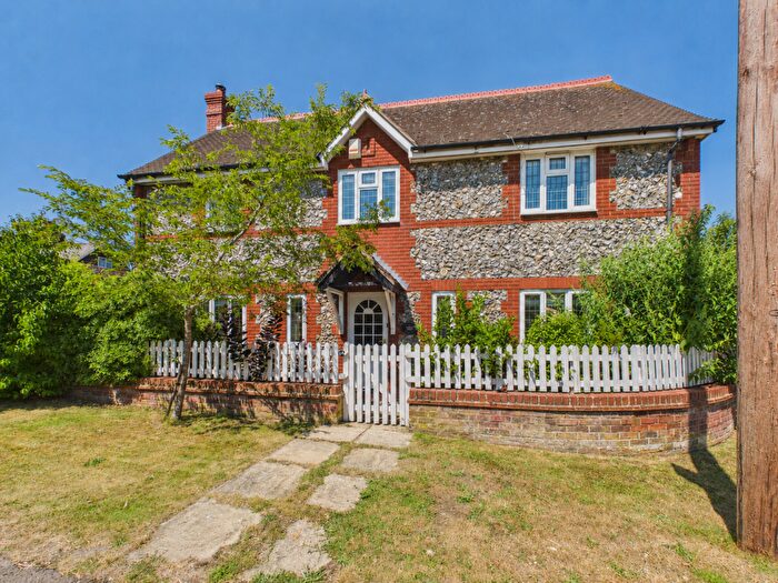 4 Bedroom Detached House For Sale In Watlington Road, Lewknor, Oxfordshire, OX49