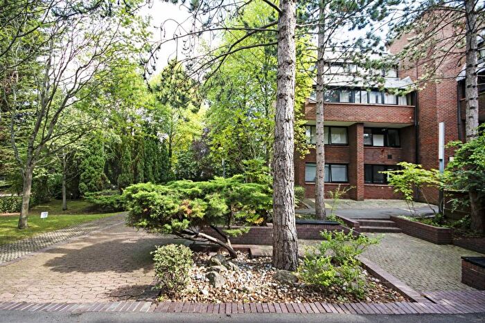 2 Bedroom Flat For Sale In Chandos Way, Golders Green, London, NW11