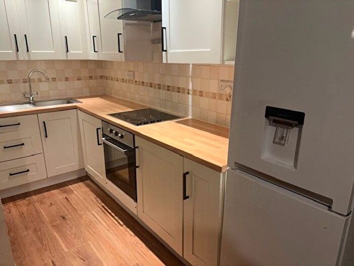 2 Bedroom Flat To Rent In Garfield Court, Handcross Road, Luton, LU2