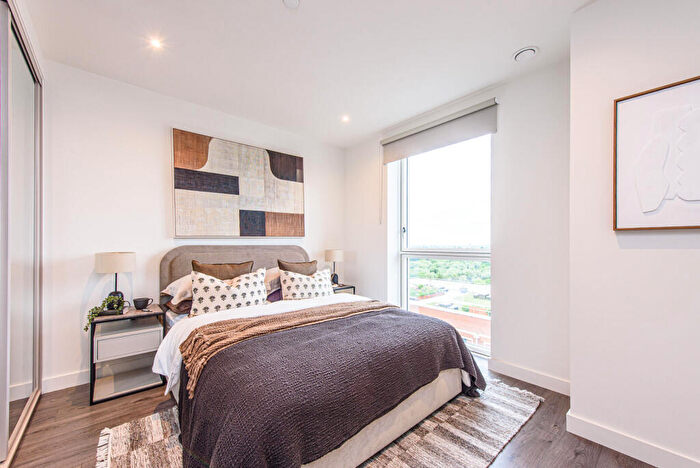 2 Bedroom Flat To Rent In The Watermint, Hendon, London, NW9