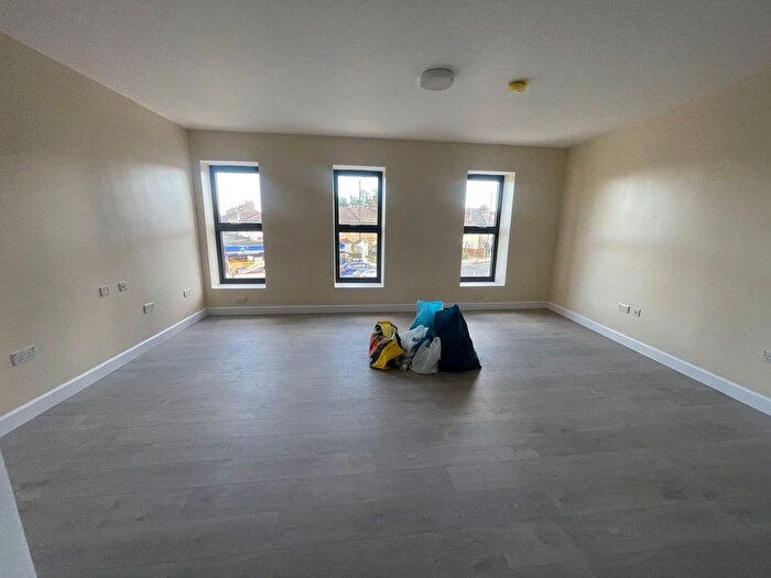 1 Bedroom Flat To Rent In Hertford Road, Enfield, EN3