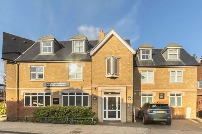 1 Bedroom Flat To Rent In Shacklegate Lane, Teddington, TW11