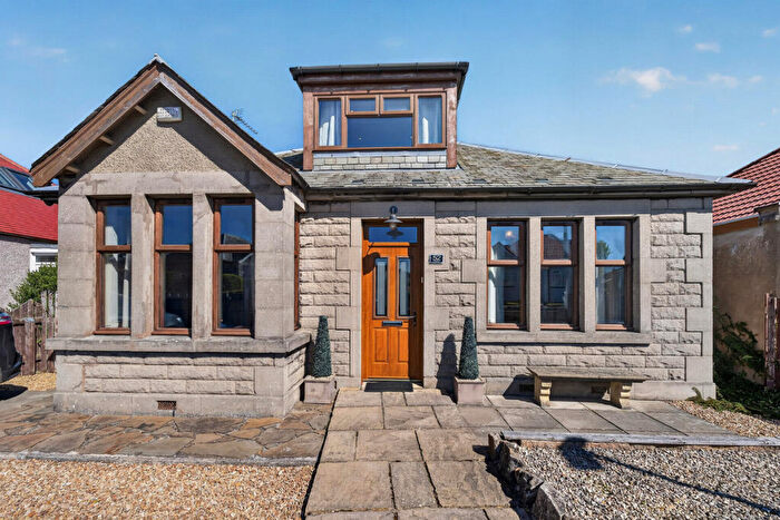 4 Bedroom Detached Bungalow For Sale In Kingsknowe Drive, Edinburgh, EH14